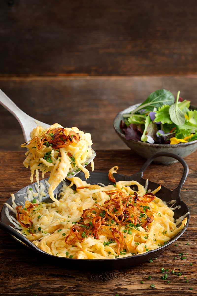 allgaeuer-bergwald-gasthof-hirsch-1630-choch-essen-kaesspaetzle